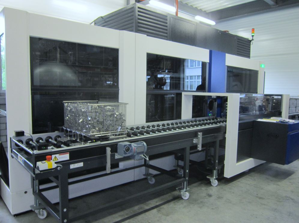 Cleaning of fastener components